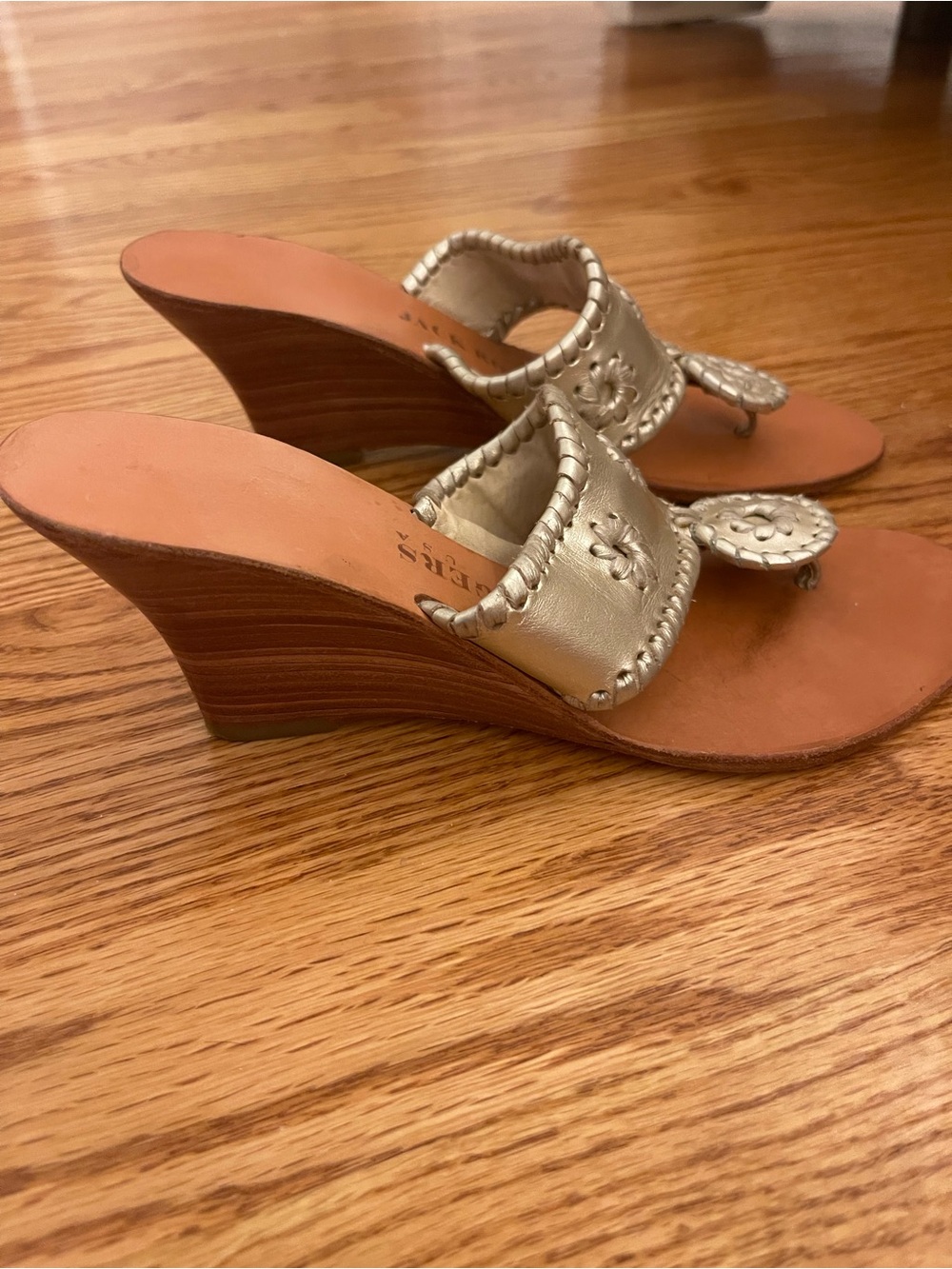 Jack Rogers Silver Gold Wedge Sandals with Floral Medallion - Picture 4 of 4